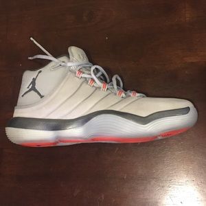 🌟AVAILABLE JAN 2022🌟Jordan Super Fly 2017 grey with red accents